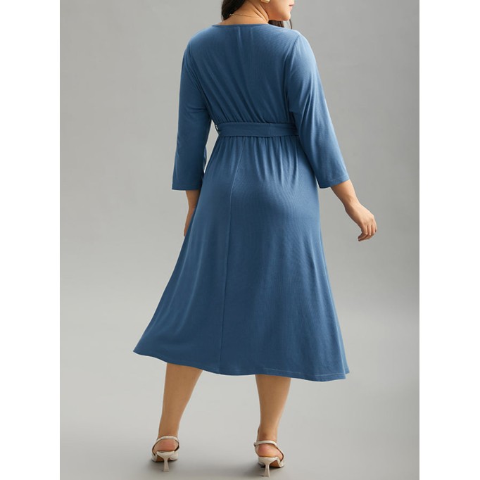 Elegant cross-stitching plus-size women's dress